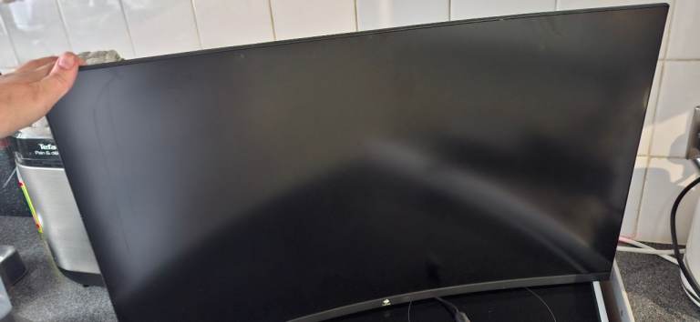 Curved Gaming Monitor – Good Condition