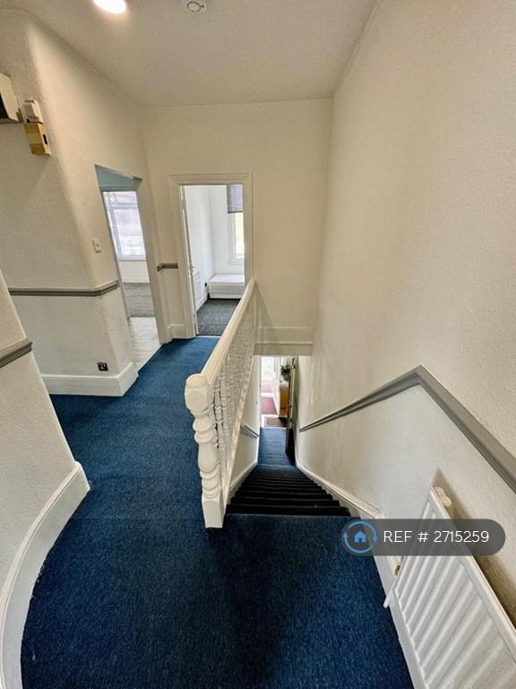 3 bedroom flat in Wellesley Road, Ilford, IG1 (3 bed) (#2715259)