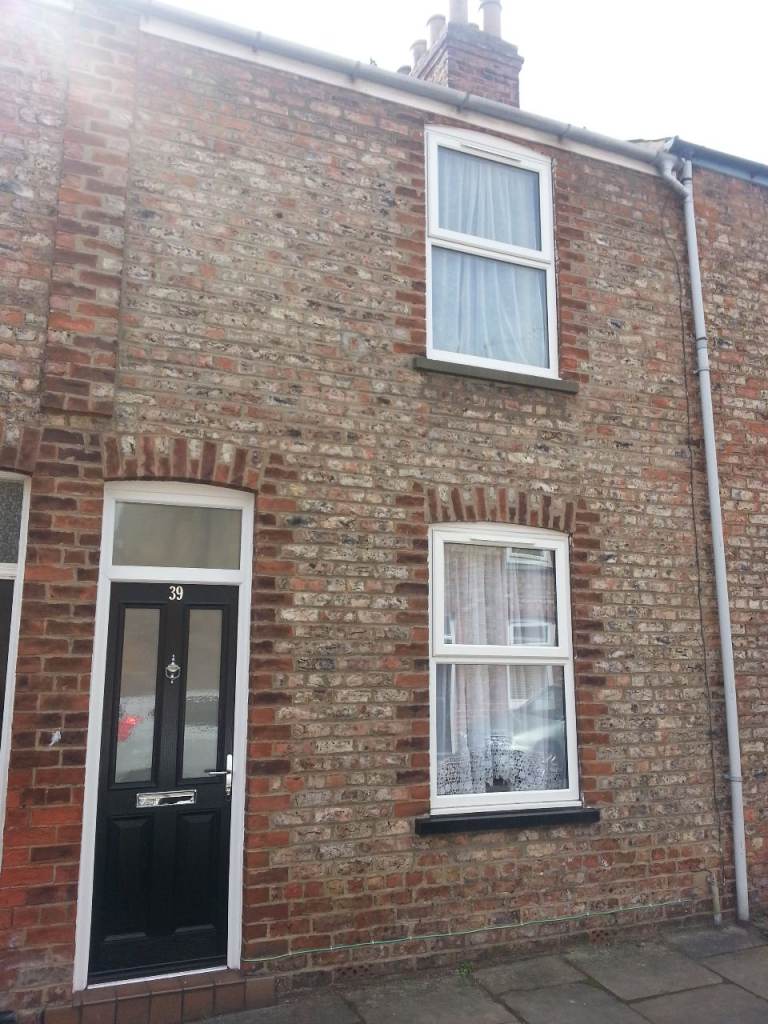 2 bedroom mid-terrace, South Bank area YO23