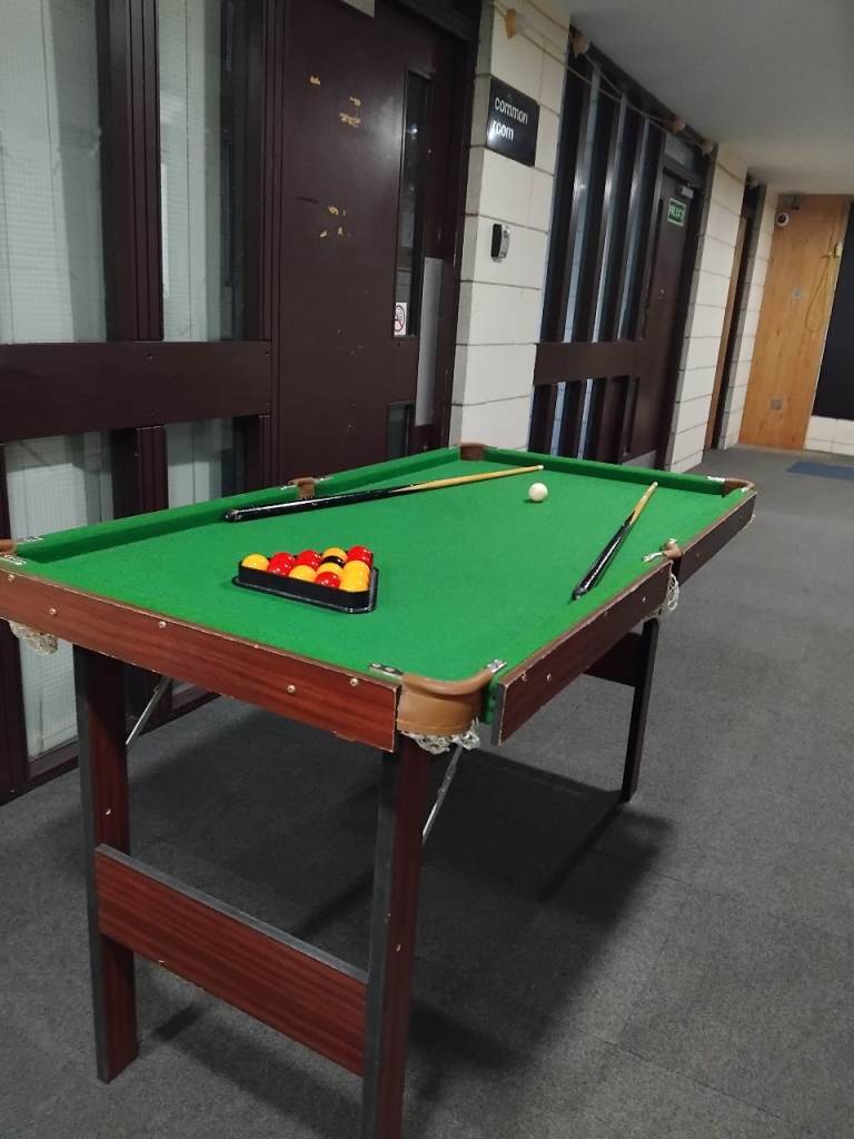 Small pool table 