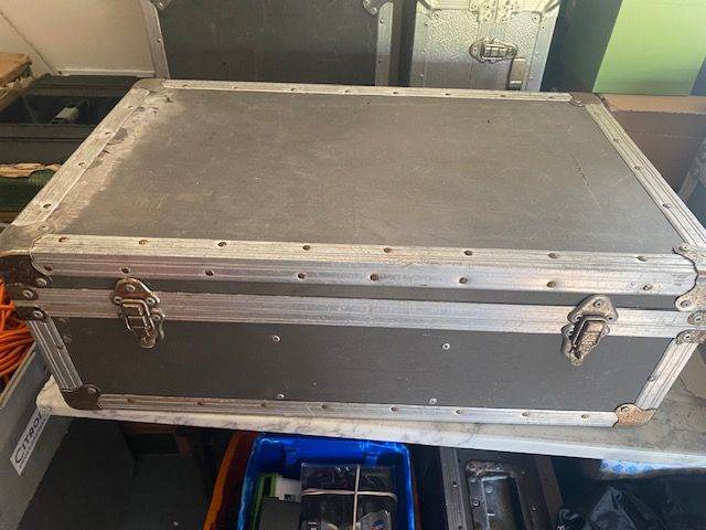 RECORD FLIGHT CASE FOR SALE - LARGE CASE HOLD 400/500 7 INCH SINGLES - USED CONDITION - ONLY £40