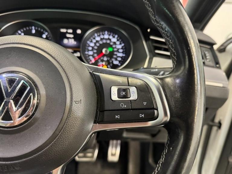 2016 Volkswagen Passat 2.0 TDI BlueMotion Tech R-Line Saloon 4dr Diesel DSG Euro 6 (s/s) (190 ps)...