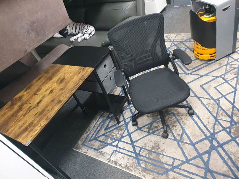 Really nice modern swivel chair £39 well kept condition 