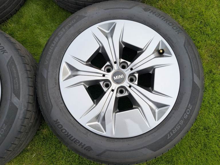 Set of mini alloys with premium tyres