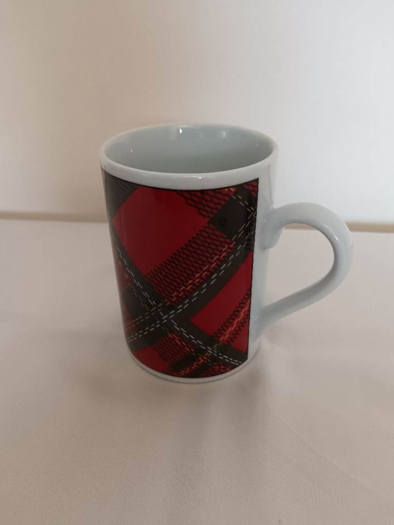 Set of 4 tartan design mugs