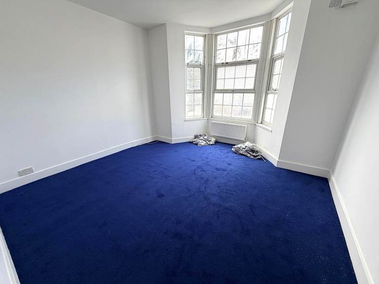 Good size prime location ONE double bedroom GROUND floor flat near West Green and Harringay Stations