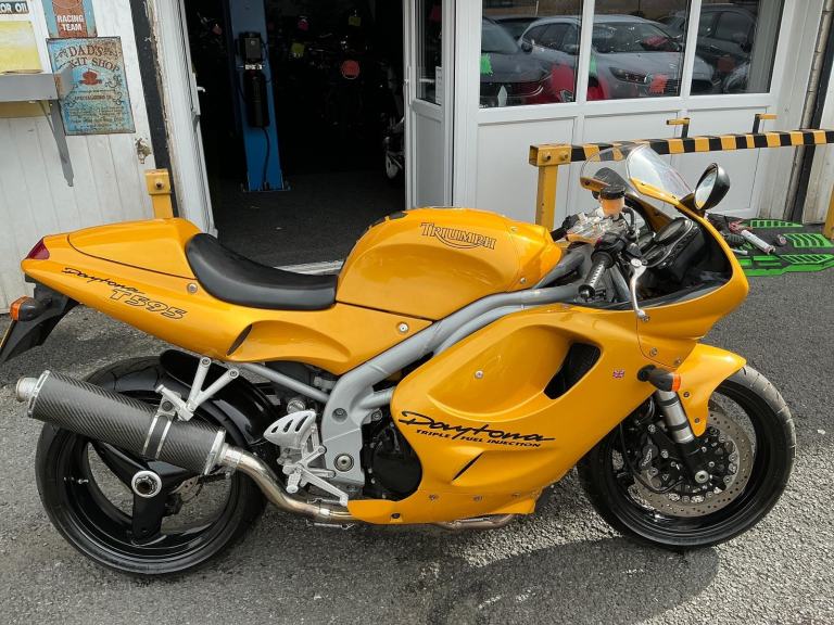 Triumph T 595 DAYTONA