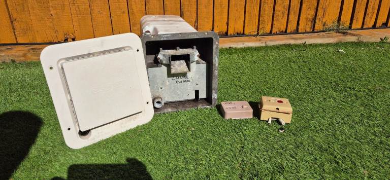 CARVER CASCADE 2 gas and electric water heater for camper caravan motorhome boat.