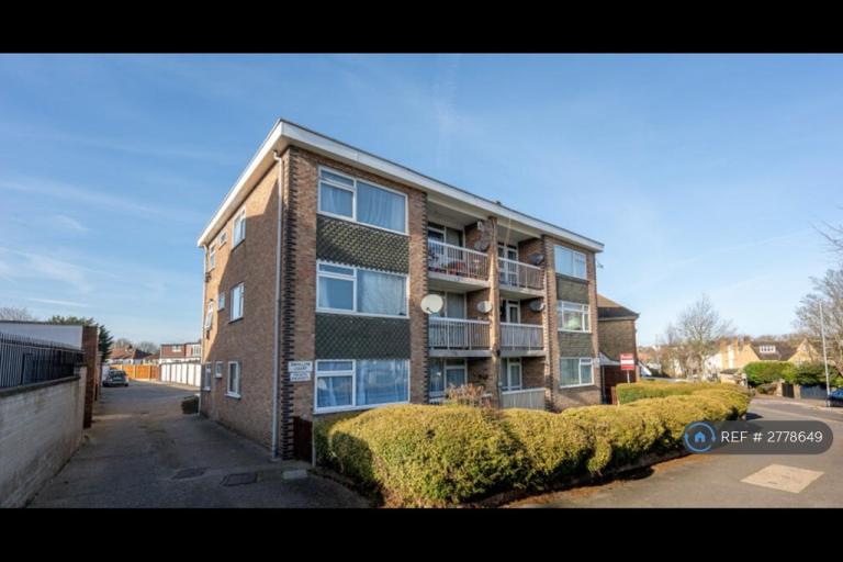 2 bedroom flat in Swallow Court, Highams Park, IG8 (2 bed) (#2778649)
