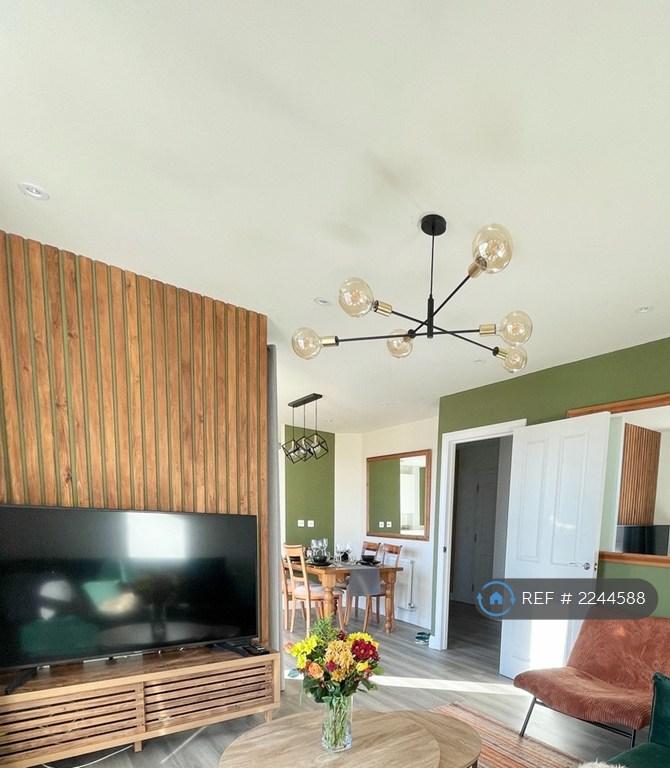 2 bedroom flat in Lawrence Weaver Road, Cambridge, CB3 (2 bed) (#2244588)