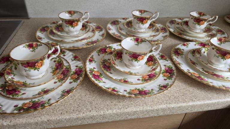 Royal Albert Old Country Roses Tea Set - 6 Trios, Like New