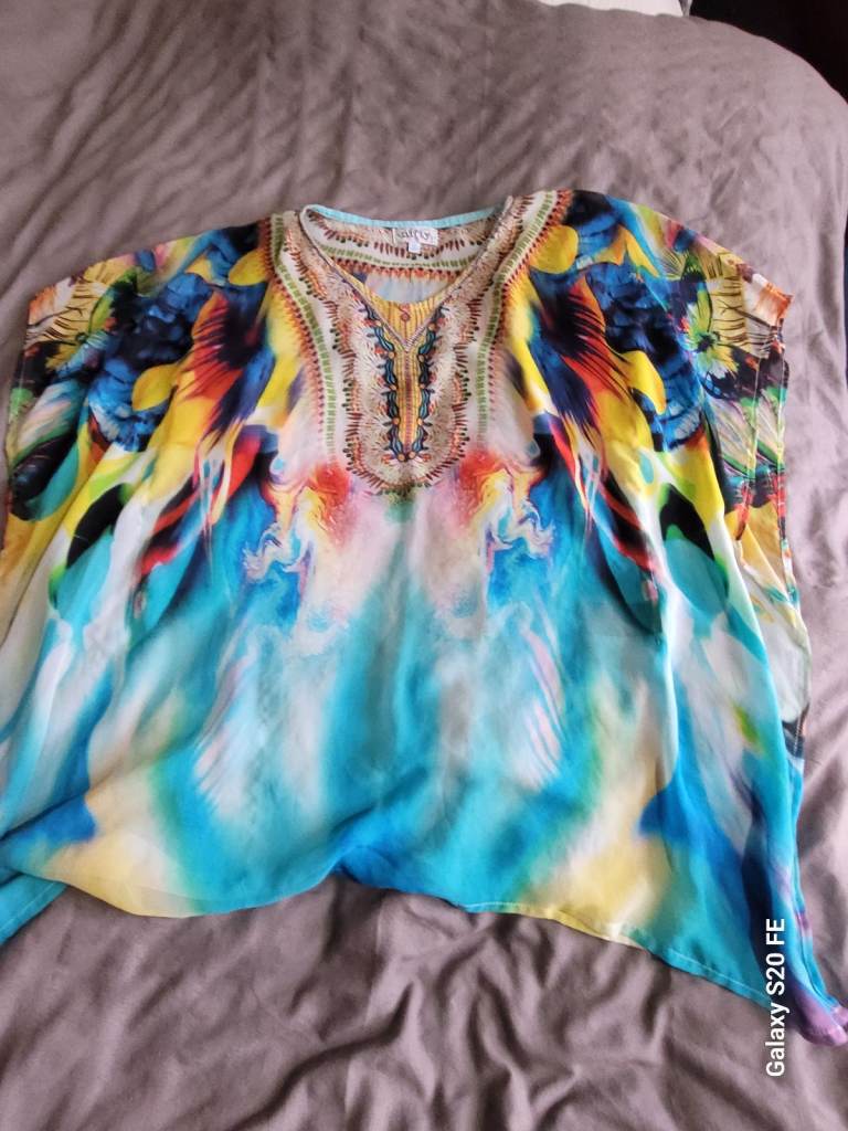 image for  Preloved Nifty Girls Festival Top M/L 10-12 Yrs, Bright Parrot Feather Print Kaftan, Used, 
