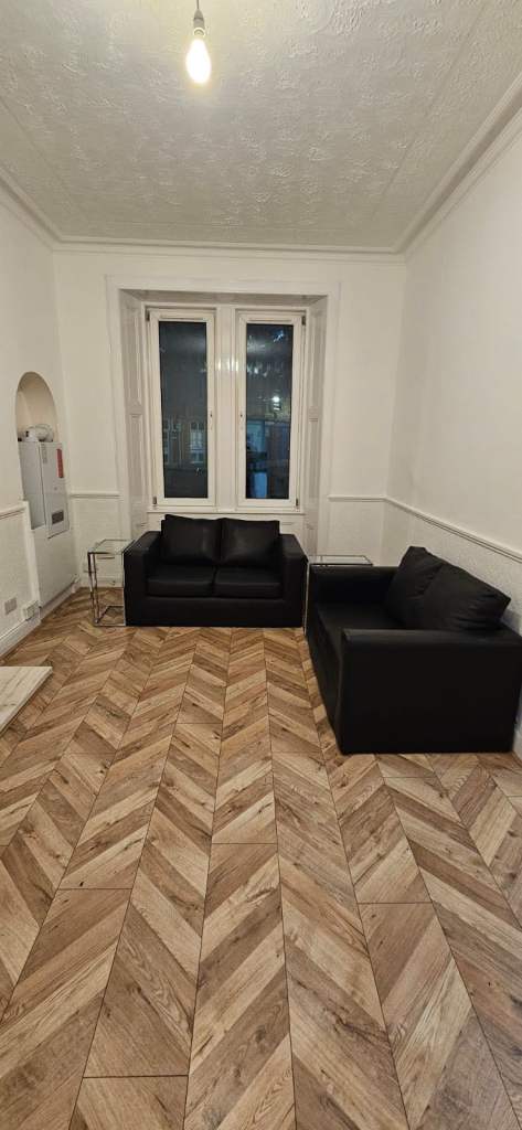 Ground floor 2.5 bed flat, recently renovated 