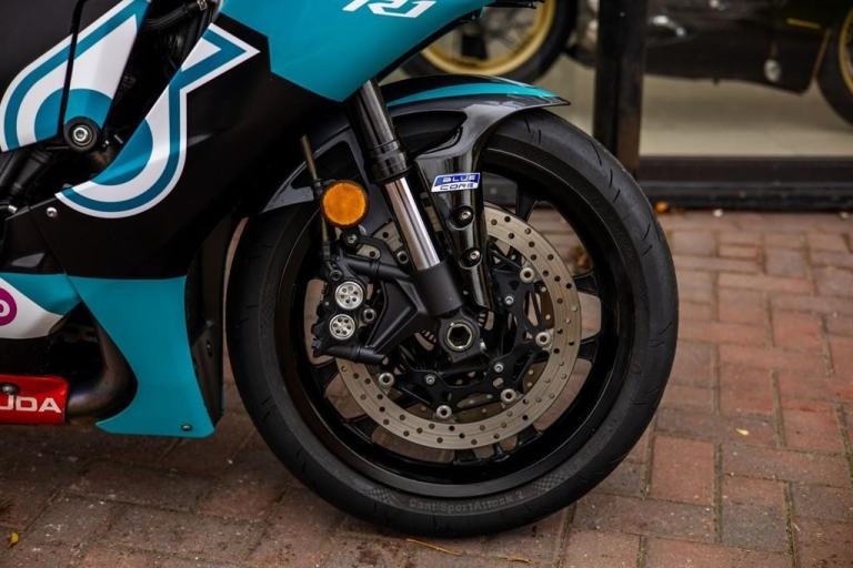 Yamaha R1 PETRONAS PAINT ! AKRO ! STUNNING