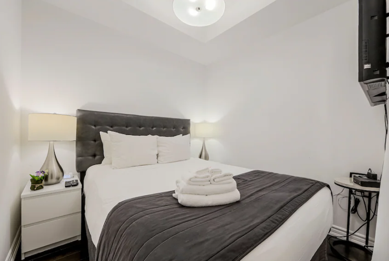 Spacious & Cosy En-suite Room for Rent – TW14 0JR