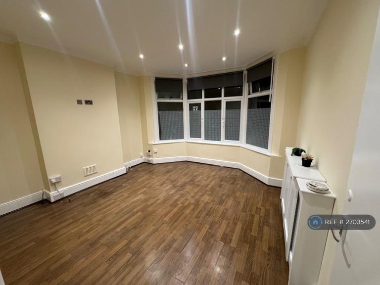 2 bedroom flat in Melfort Road, Croydon, CR7 (2 bed) (#2703541)