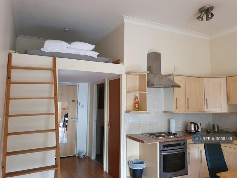 Studio flat in Cambridge House, London, E1 (#3038449)