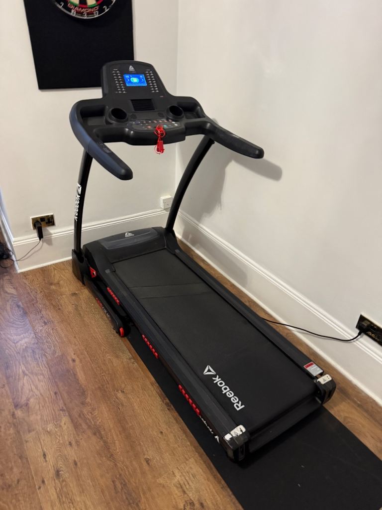 REEBOK GT40 FOLDING MOTORISED TREADMILL WITH INCLINE GOOD CONDITION