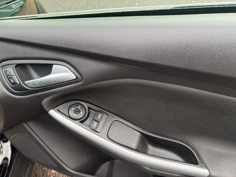 2015 Ford Focus 1.0 EcoBoost Zetec 5dr HATCHBACK PETROL Manual
