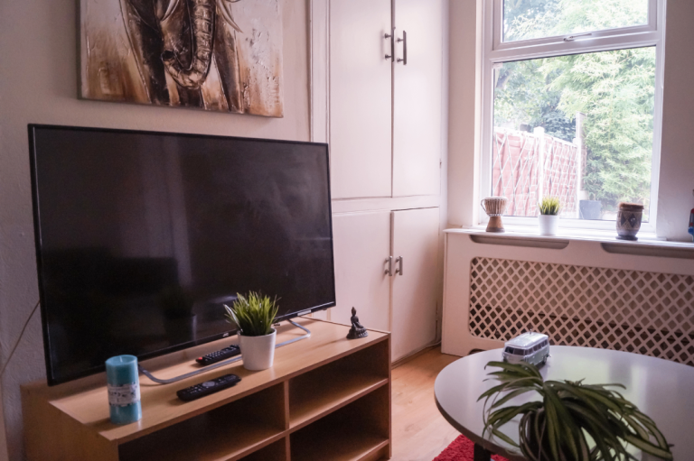 WHOLE PROPERTY AVAILABLE FOR STUDENTS 