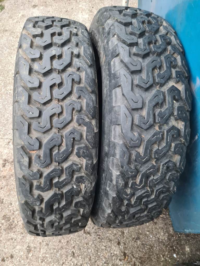 Pair of 4x4 tyres