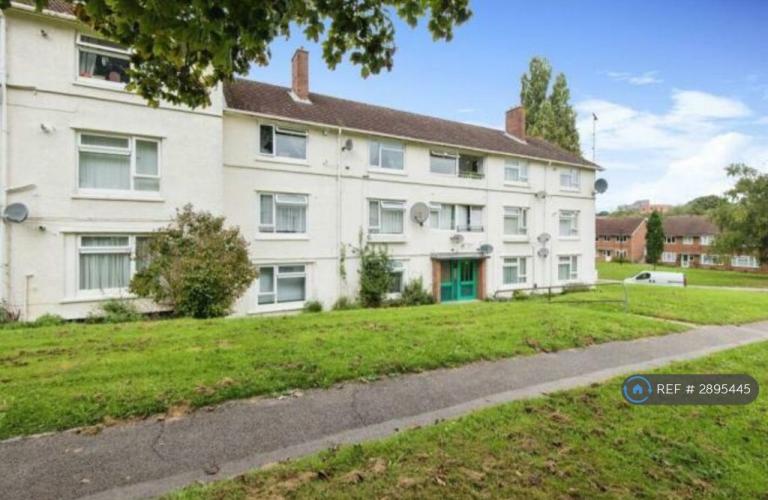 3 bedroom flat in Wellow Close, Southampton, SO18 (3 bed) (#2895445)