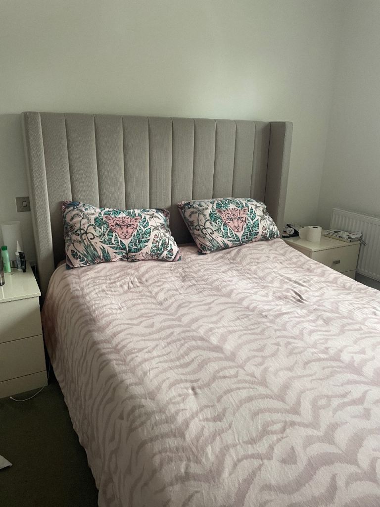King size bed (150 cm mattress) with storage