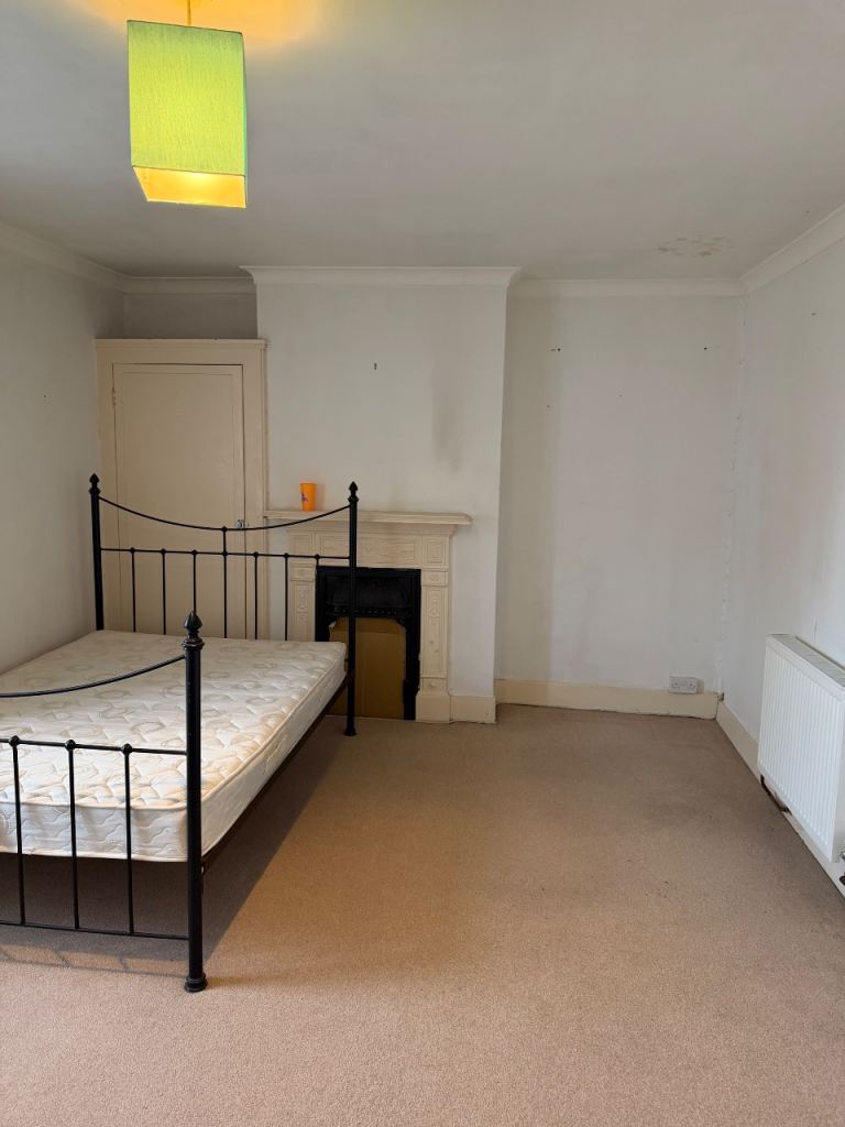 2 large double bedrooms for rent on High street, Broadstairs, Kent