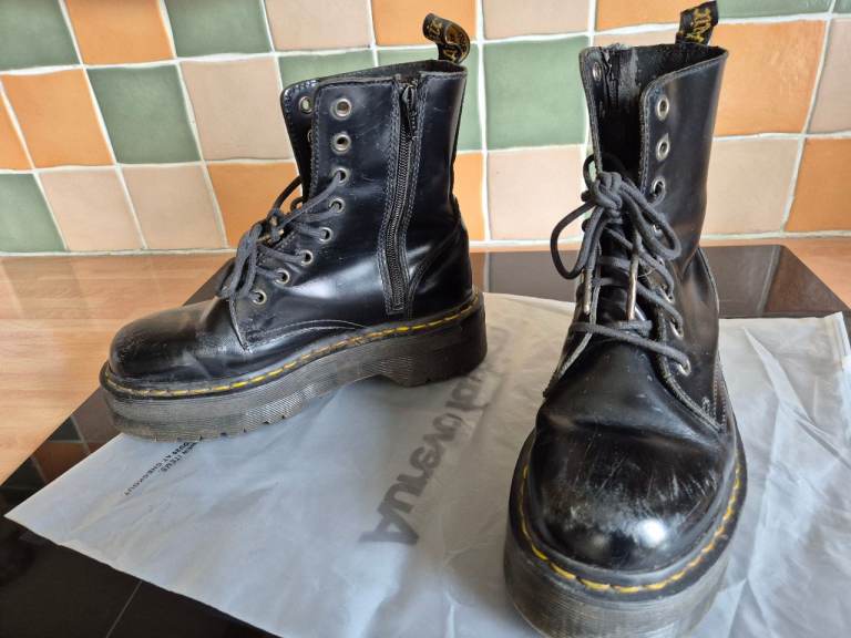 DOC MARTENS BLACK PATENT BOOTS - SIZE 5