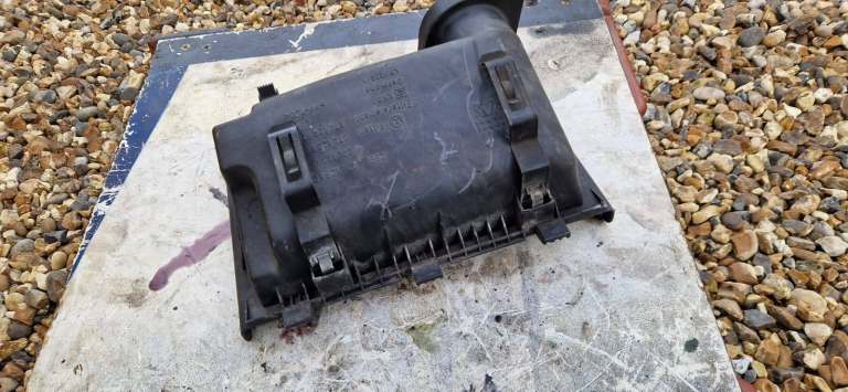 VW Transporter T4 96-03 Engine Air Filter Box Top Cover 074183C