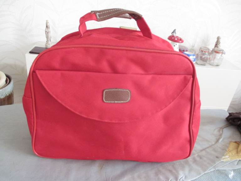 RED HOLDALL