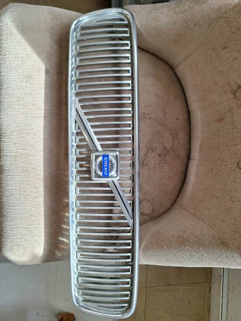 Volvo front grill 