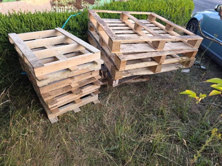 Free Used Wooden Pallets – Good for Projects or Firewood
