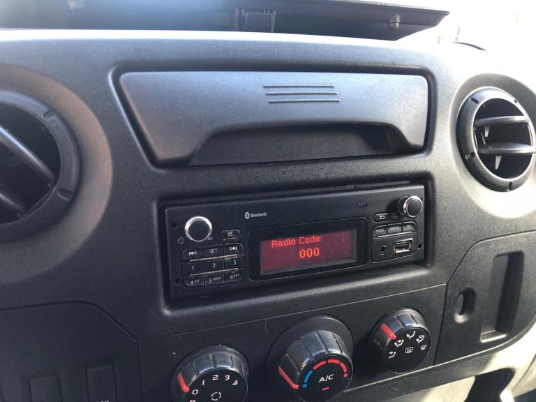 2024 Renault Master LEFT HAND DRIVE CURTAIN SIDE SLEEPER CAB Cutainside  Diesel Manual