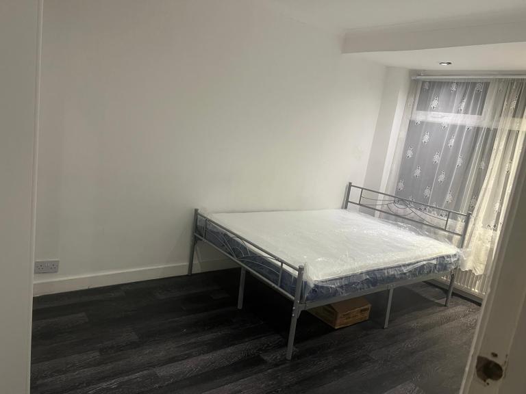 ROOM TO RENT – NEAR HARROW & WEALDSTONE STATION