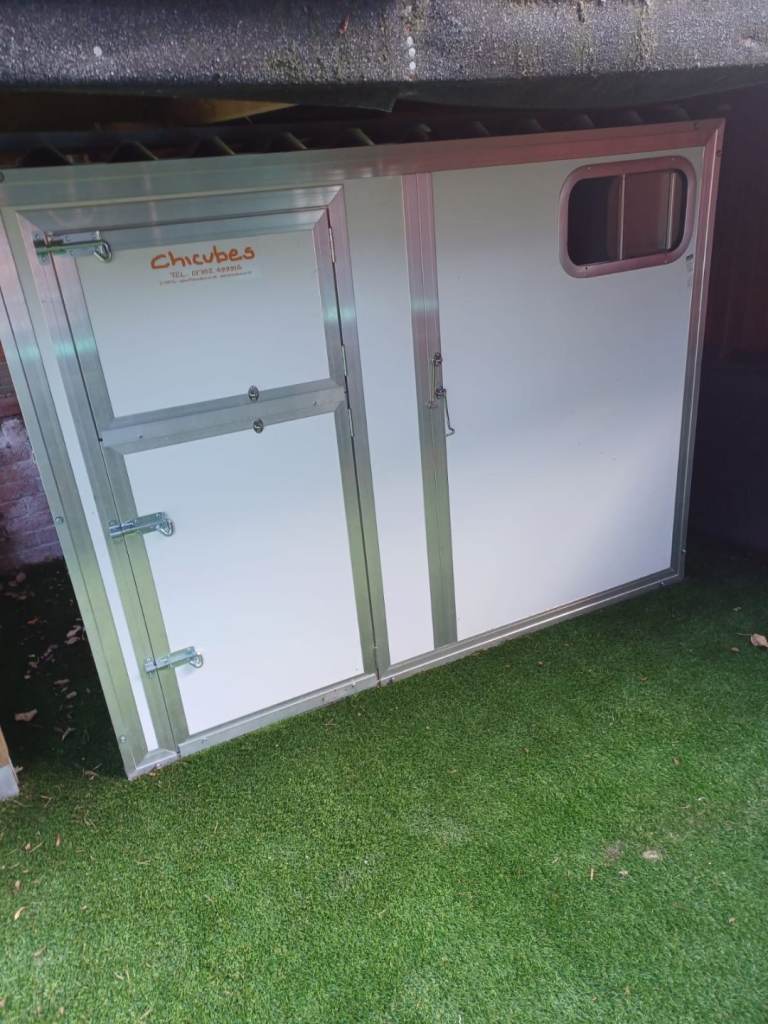 Large dog insulated dog kennel
