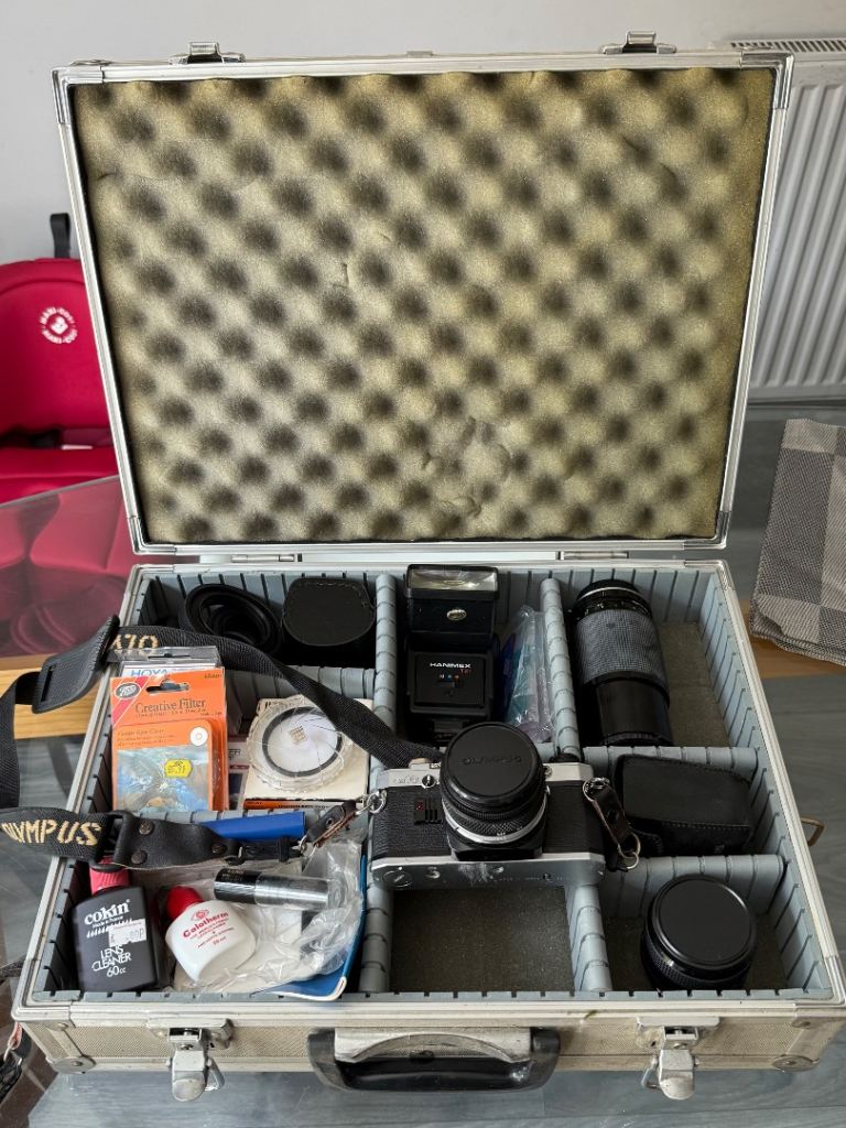 Olympus OM10 35mm Film Camera Job Lot – Lenses, Flash & Accessories