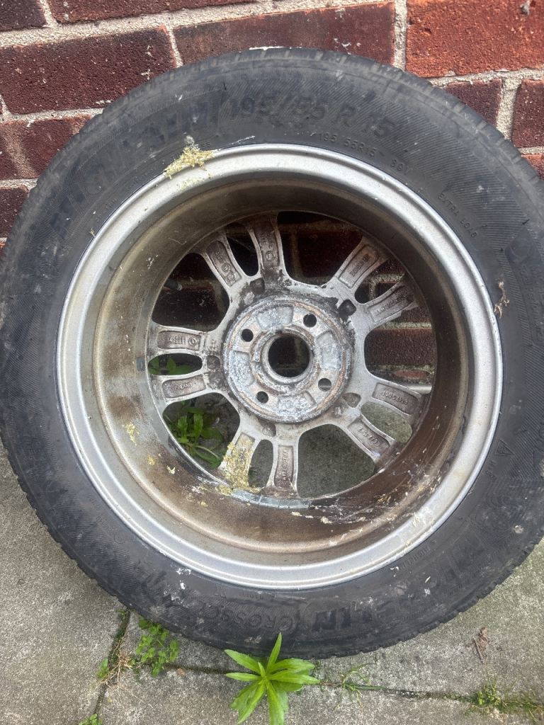 Ford fiesta 15inch alloy wheel and tyre