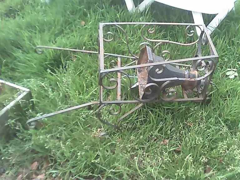 ORNATE WROUGHT IRON GARDEN 'WHEELBARROW' FEATURE - PLANTER. IN GOOD ORDER. VIEWING / COLLECTION