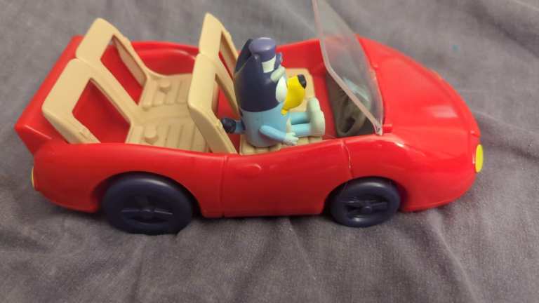 Bluey Escape Convertible and Figure