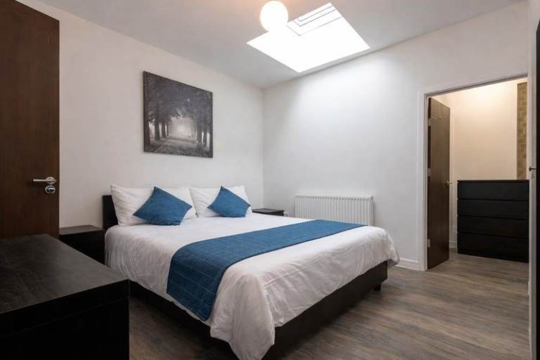 Lovely Ensuite available ASAP!