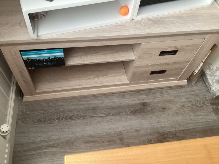 REDUCED !! Gorgeous T.V unit and Sideboard. Collection Only