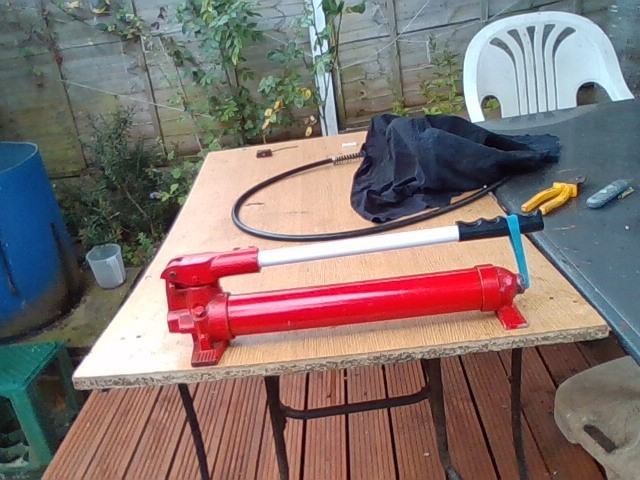 hydraulic  bench press  hand  pump..with hose..  &  gauge..  no  press..