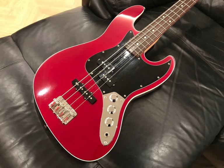 Fender Aerodyne Jazz Bass 2006-08 Old Candy Apple Red, beautiful bass 