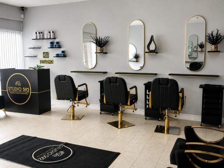 Salon Chairs & Beauty Stations to Rent – Anerley SE20”.