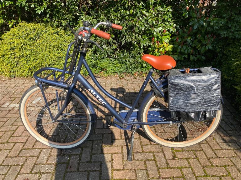 Ladies Dutch-style bicycle 