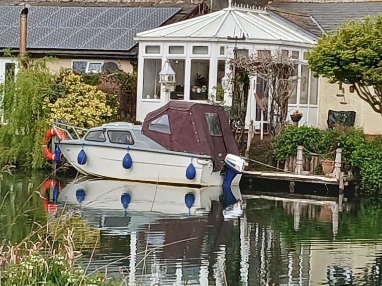 2-berth SHETLAND cabin cruiser c/w road trailer