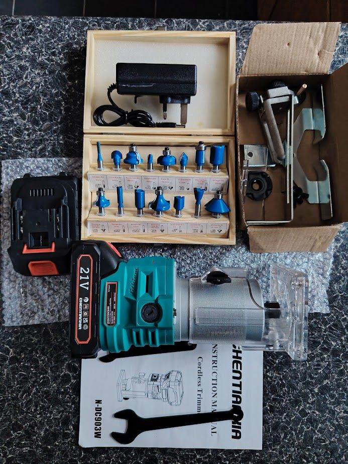 21v Router with 2 batteries and boxed 15 router bits 