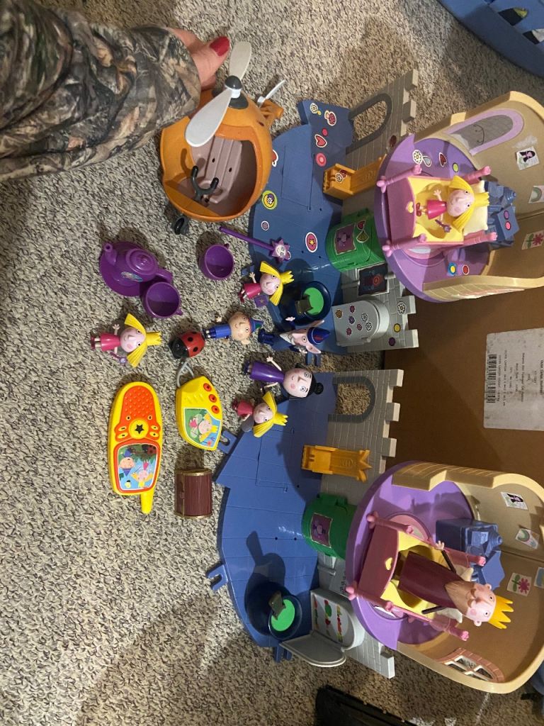 Ben& Holly castle toy with figures
