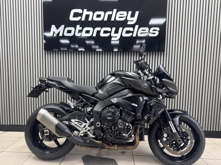 2020 YAMAHA MT10 sports bike naked cp4 engine extras